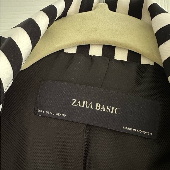 Zara Stripe Blazer 🤍🖤 - Picture 4 of 4